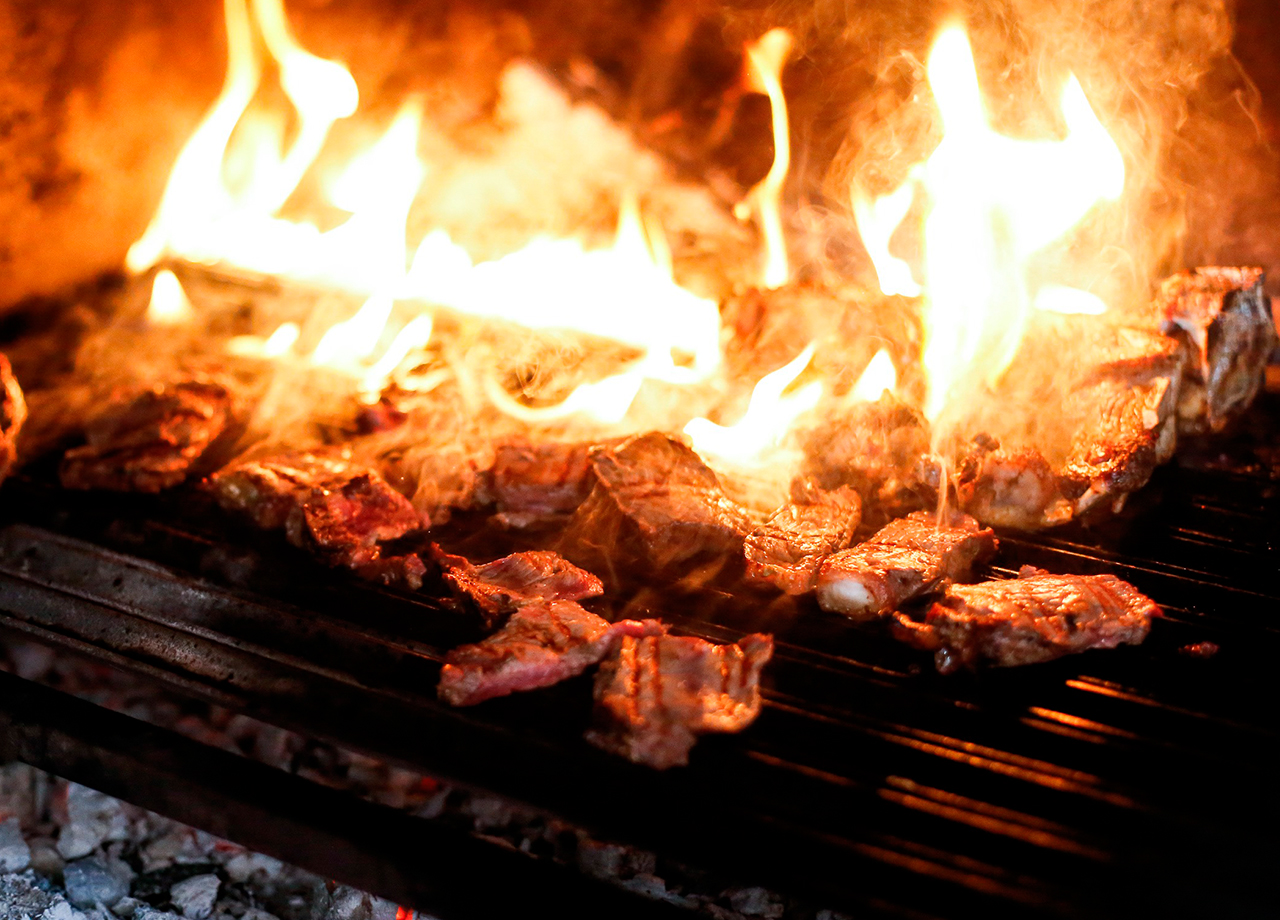 Carnes a la brasa en Los Caballos