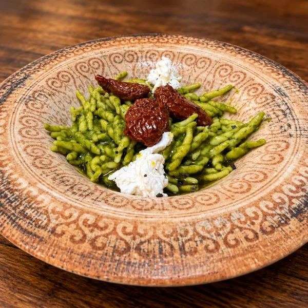 Pasta al pesto con tomate y queso · Restaurante Los Caballos